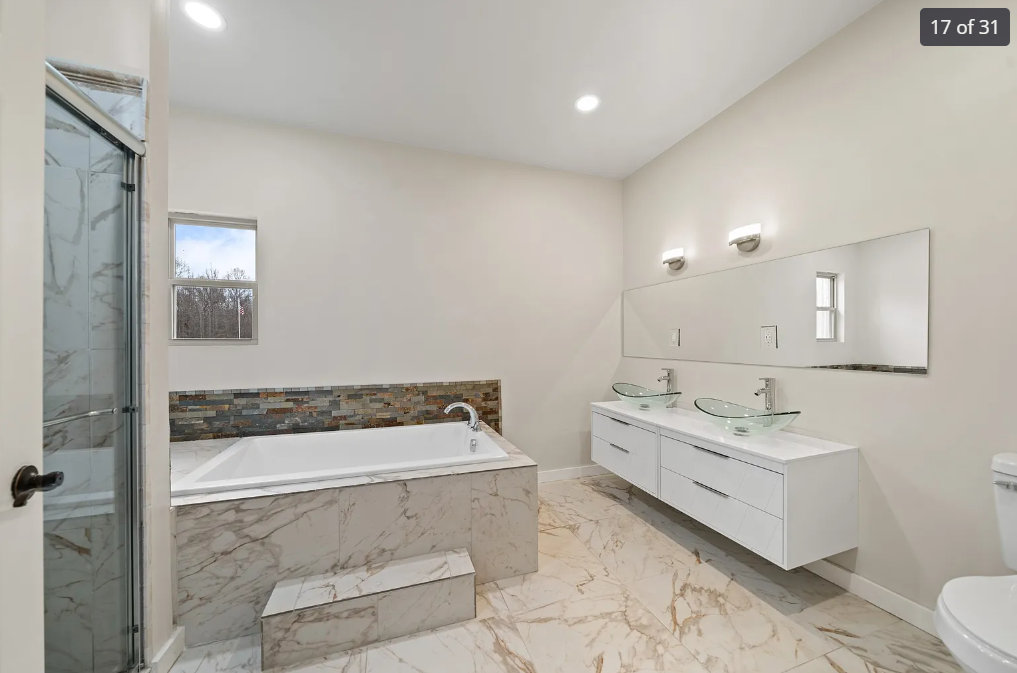 Master Bath - Tub & Sinks